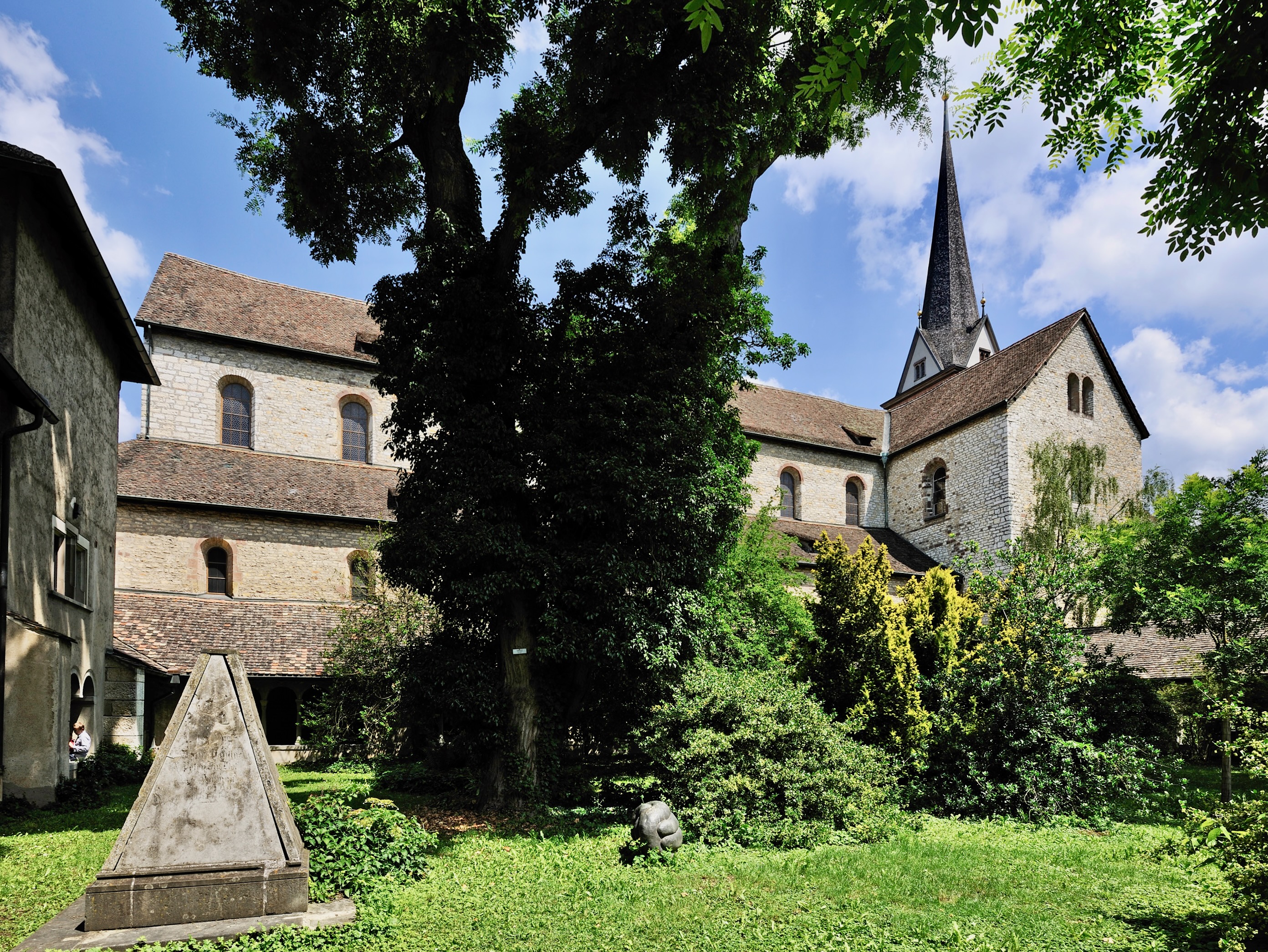 t_ch_schaffhausen-_l_-munsterkirche-allerheiligen-,-aussen-_f_-mende.jpeg