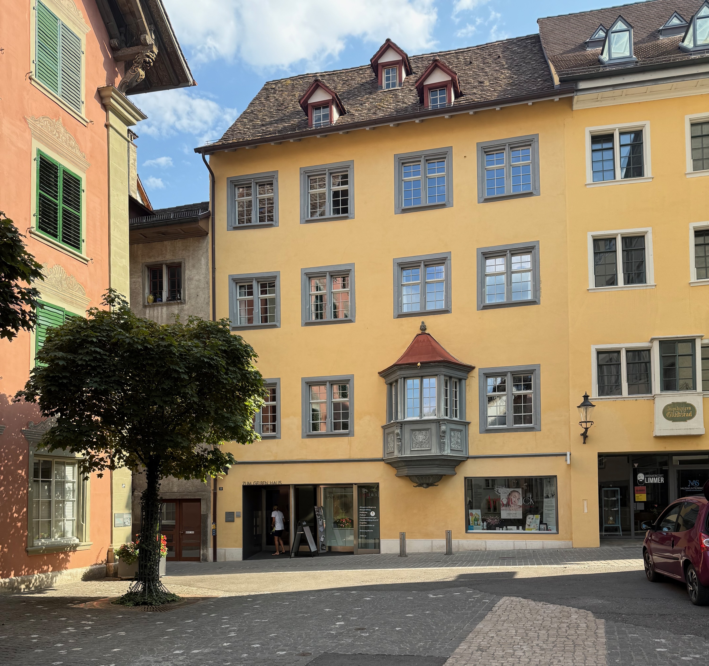 t_ch_schaffhausen-_l_-stadthausgasse-21,-gelbes-haus-_u_-uuu-_t_-ttt-_g_-ggg-_d_-ddd-_f_-p-jezler-_c_-cc-by-nc-sa-4.0-_n_-260815__0544.jpeg